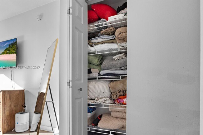 Building Photo - 2000 N Bayshore Dr