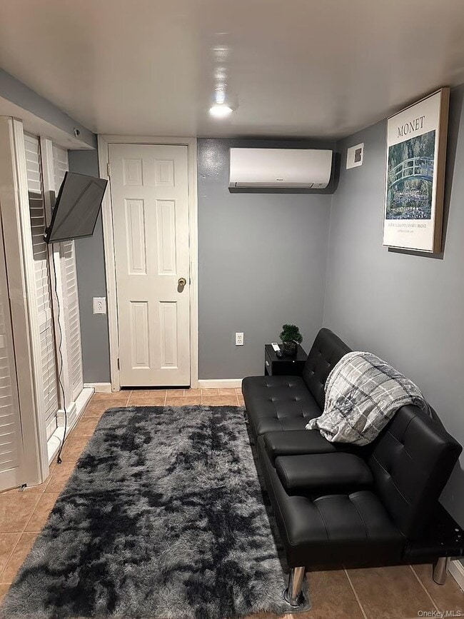 Building Photo - 887 Pine St