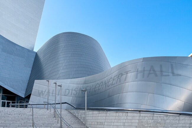 Building Photo - 612 Flower St