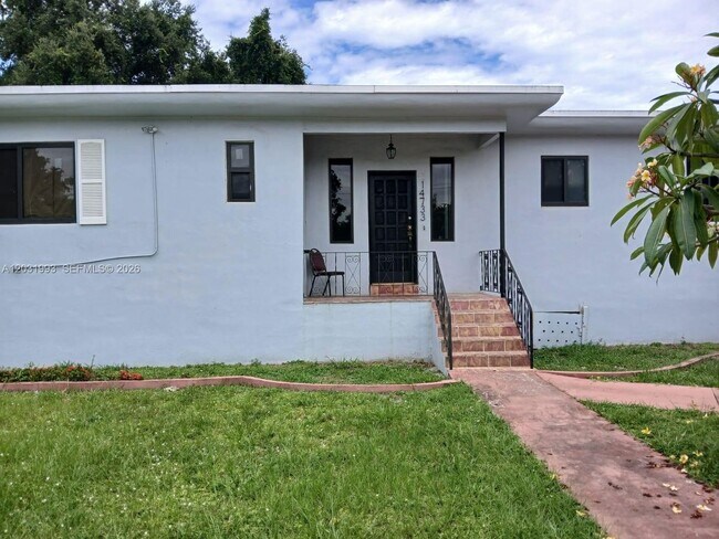 Building Photo - 1400 NE 148th St