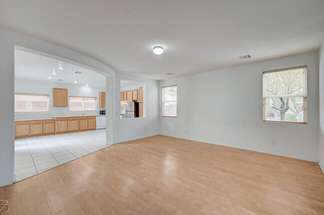 Building Photo - Beautiful 3 bedroom/2.5 baths located acro...