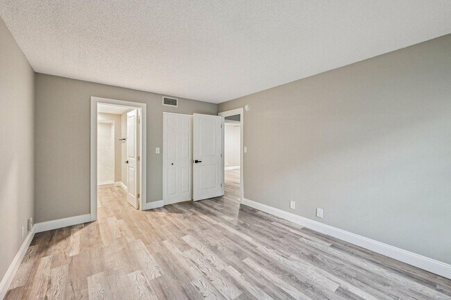 Building Photo - 460 NW 20th St