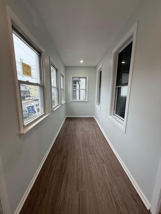 Building Photo - 407 Elm St