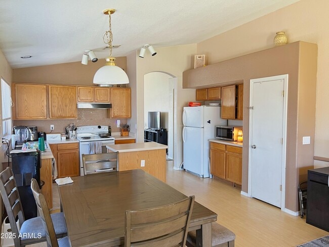 Building Photo - 3980 E Pinon Ct