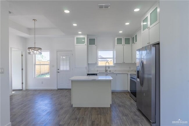 Building Photo - 15 N Sugar Bear Dr