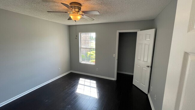 Building Photo - Home For Rent