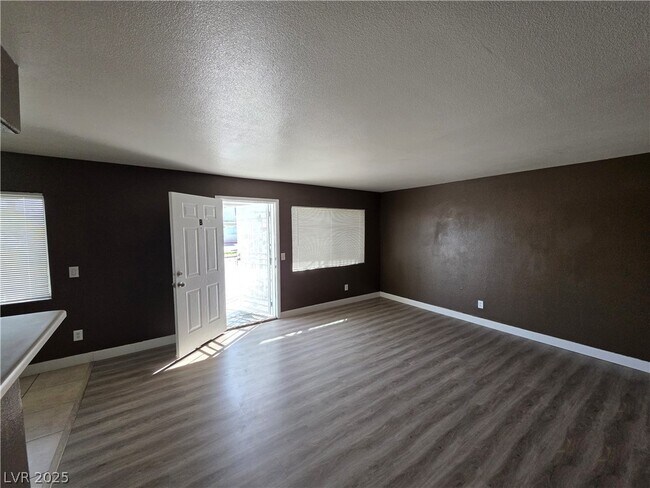 Building Photo - 5165 E Glendale Ave