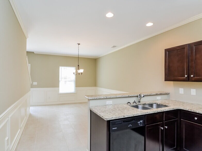 Building Photo - 770 Helm Ln NW