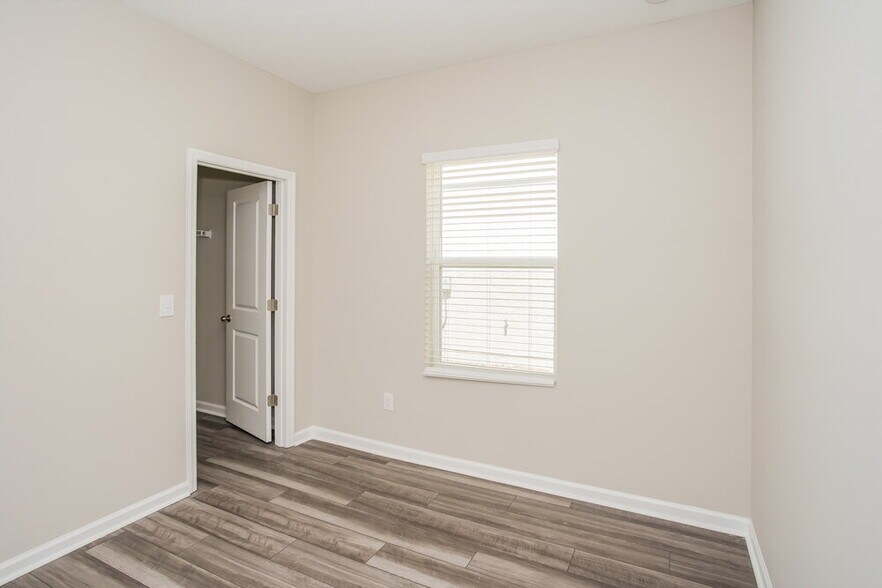 Building Photo - 924 Kelly Fern Lp