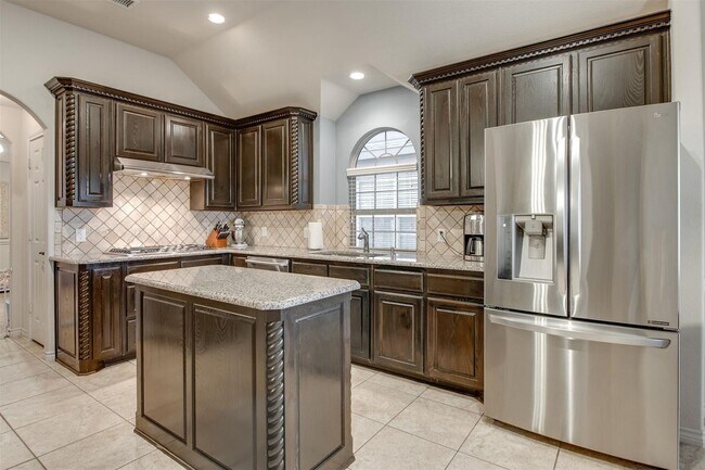 Building Photo - Spectacular Home! Come see Me!! I can be y...