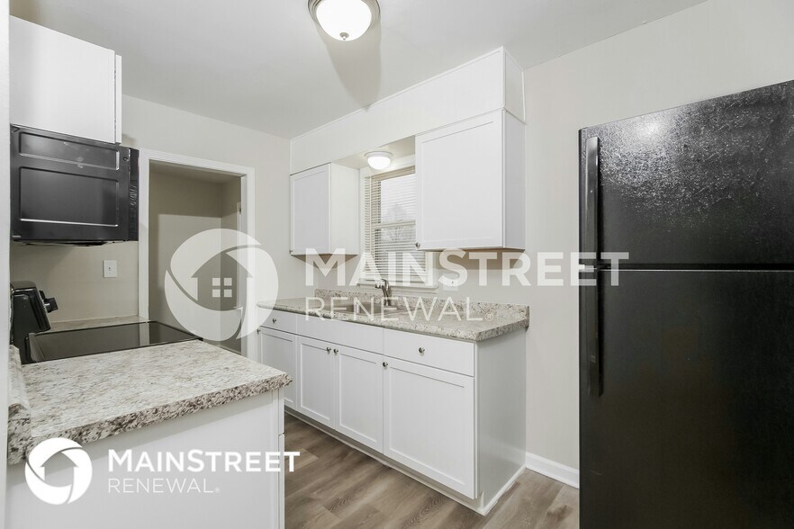 Building Photo - 4723 N Richardt Ave