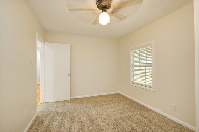 Building Photo - 804 Chickasaw Dr