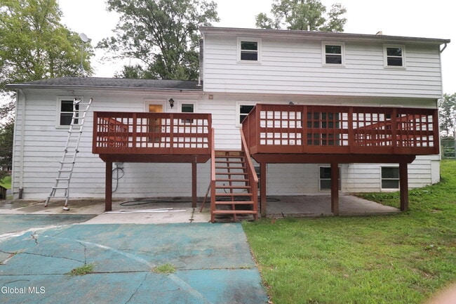 Building Photo - 8 Sweet Brier Dr