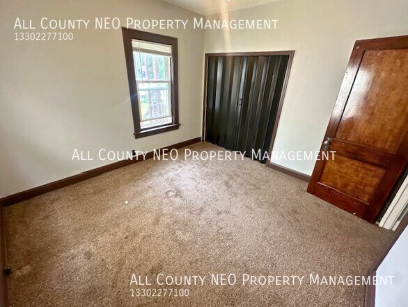 Building Photo - Cozy 2-Bedroom with Ample Storage and Char...