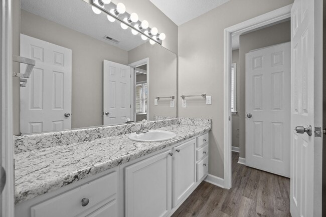 Building Photo - 3 Bedroom Duplex in Lillington