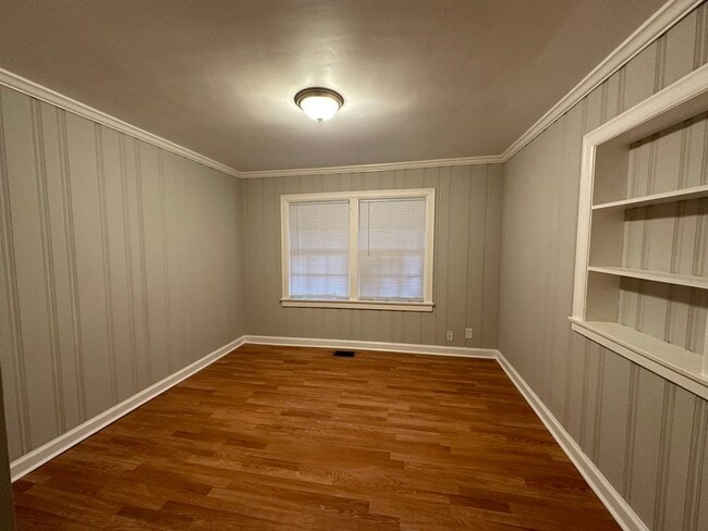 Building Photo - Spacious home