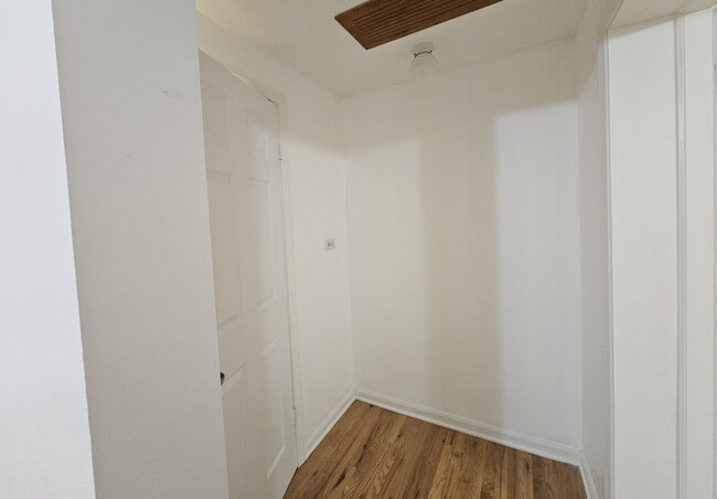 Building Photo - 7203 S Yates Blvd