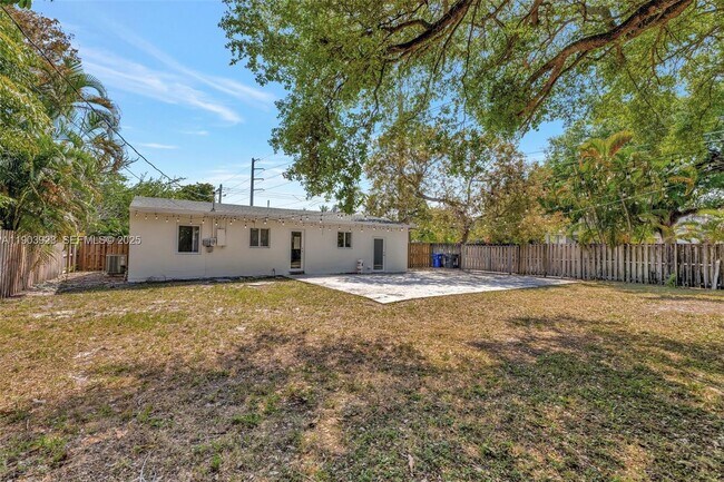 Building Photo - 843 SW 20th St