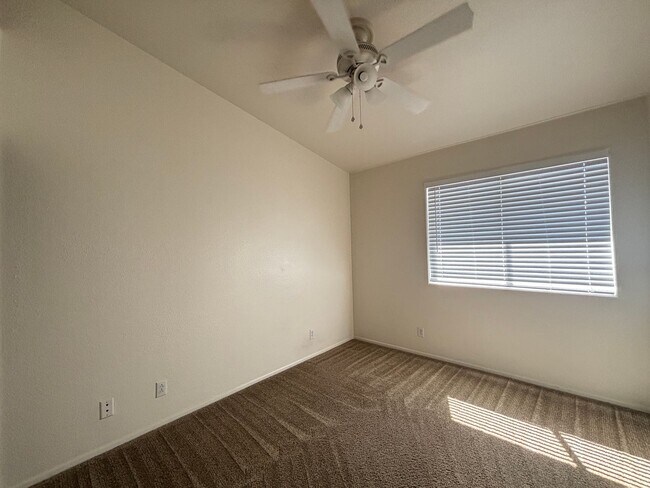 Building Photo - (APPLICATIONS PENDING) West Palmdale Townhouse