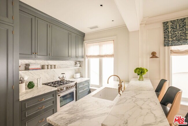 Building Photo - 1424 N Crescent Heights Blvd