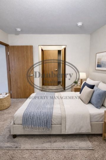 Building Photo - 1728 W Market St