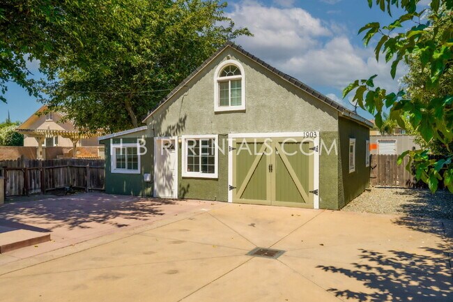 Building Photo - Charming house and Casita - 5-Bedroom Have...