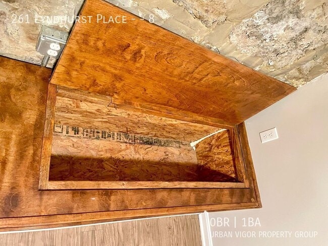 Building Photo - 261 Lyndhurst Pl