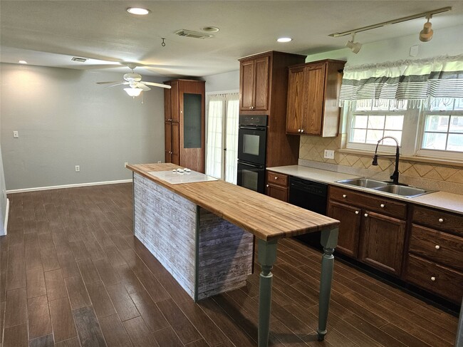 Building Photo - 1518 2nd St