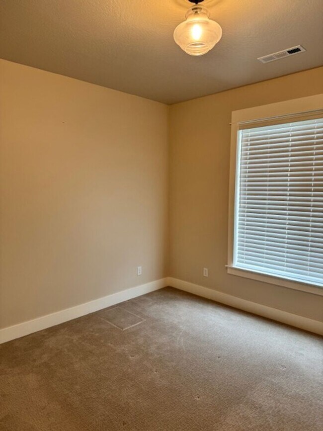 Building Photo - 3844 Arena Dr