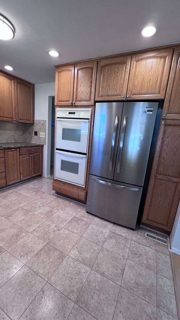 Building Photo - 4 bedroom 2 bath home Available Now!!!