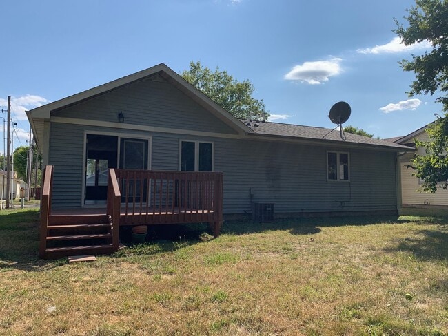 Building Photo - Beautiful 3-bedroom
