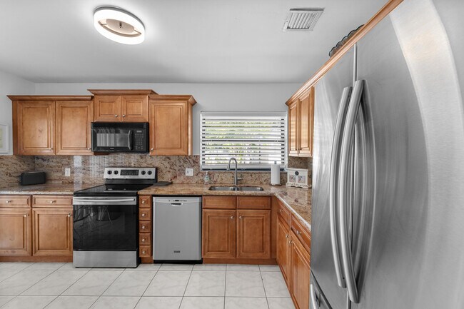 Building Photo - 2221 Florida Blvd