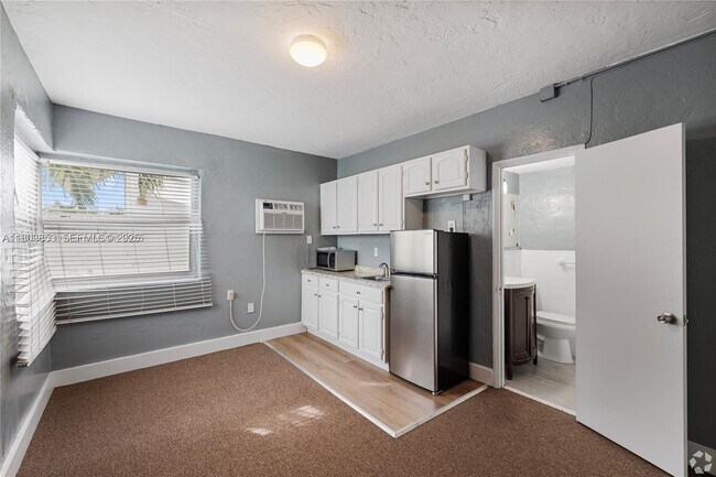 Building Photo - 420 78th St