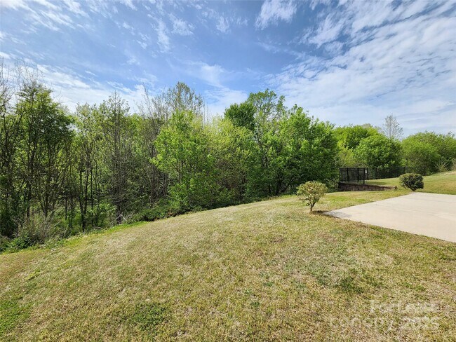 Building Photo - 1295 Farm Branch Dr SW
