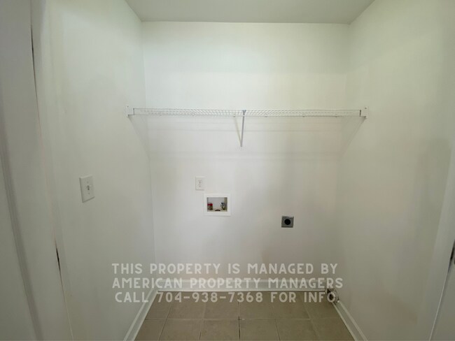 Building Photo - 1040 Rembrandt Dr SW