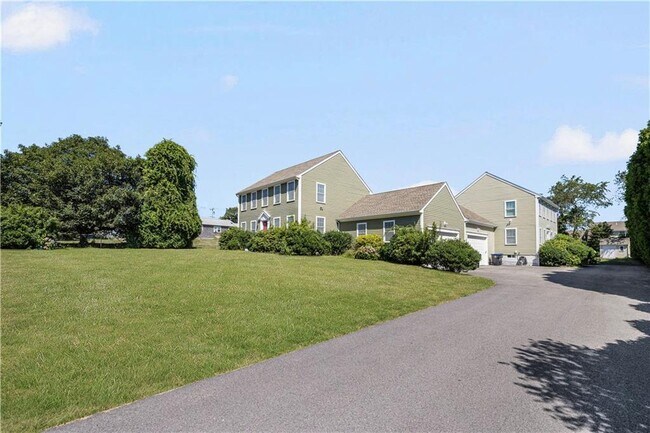 Building Photo - 18 Vanderbilt Ln