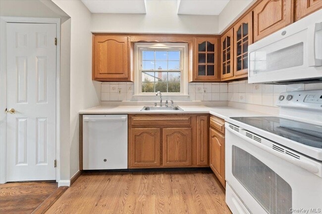 Building Photo - 1736 Central St