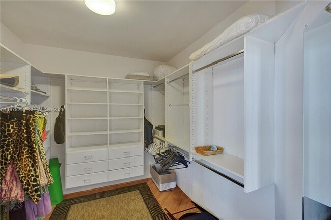 Building Photo - 2000 Island Blvd