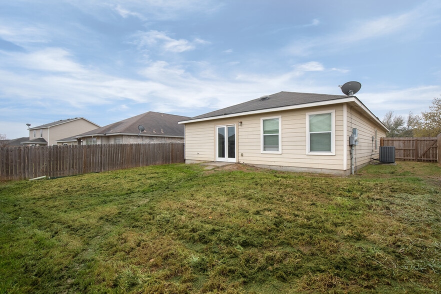 Building Photo - 9711 Copper Rock