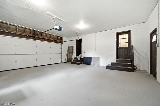 Building Photo - 1097 Oak Tree Rd