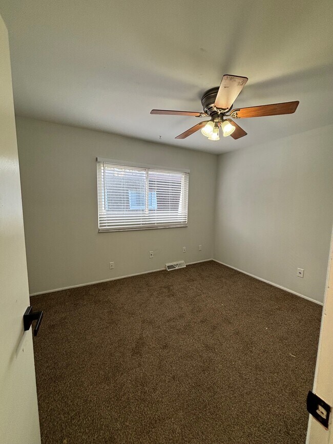 Building Photo - 2722 Center St