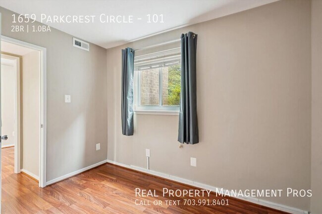 Building Photo - 1659 Parkcrest Cir