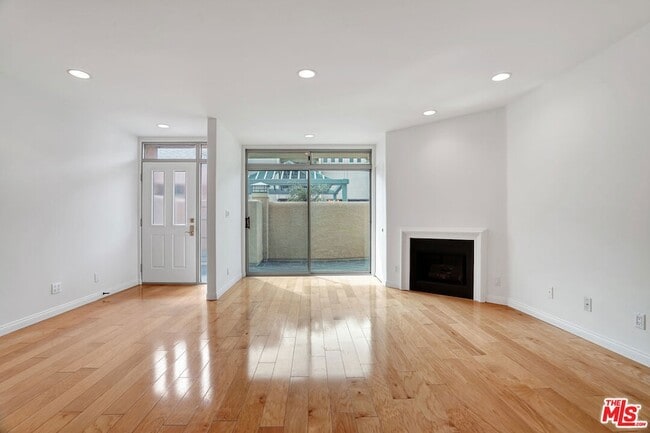 Building Photo - 14101 Dickens St