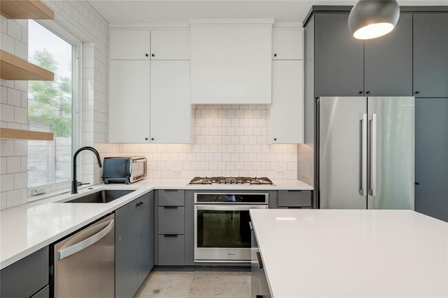 Building Photo - 1206 Justin Ln