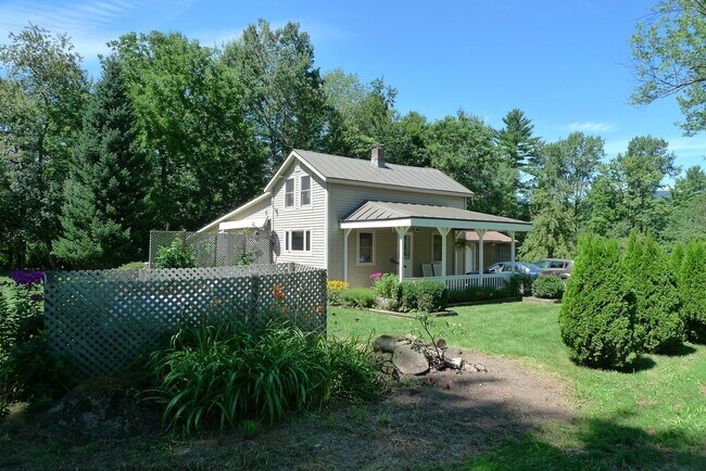 Building Photo - Charming Two-Bedroom Home in a Peaceful Wooded Setting (CURRENTLY UNDER CONTRACT)