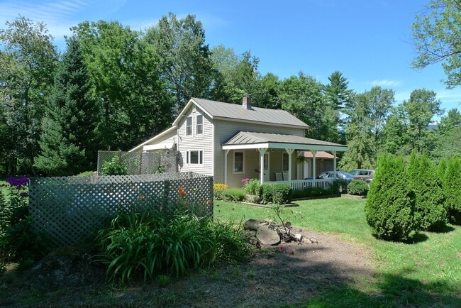 Building Photo - Charming Two-Bedroom Home in a Peaceful Wooded Setting