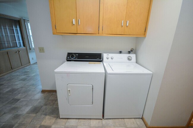 Building Photo - 619 2nd St NW