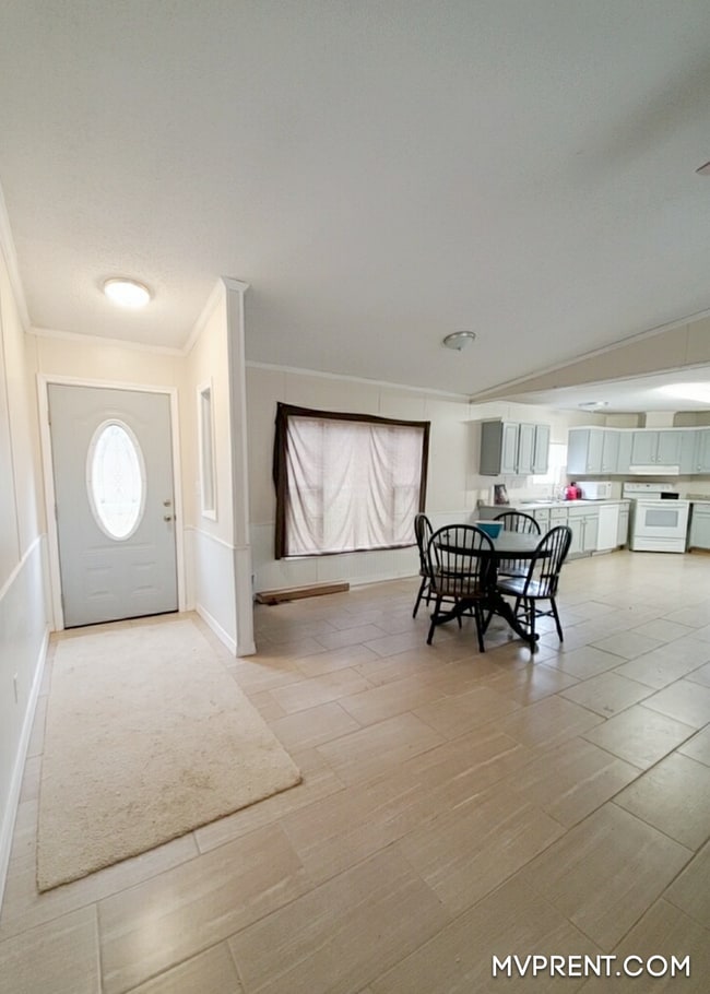 Building Photo - 279 Seminole Trl