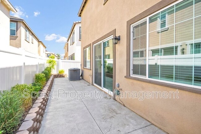 Building Photo - 40383 Birchfield Dr