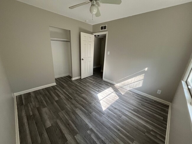 Building Photo - Lovely 2BR/1ba house